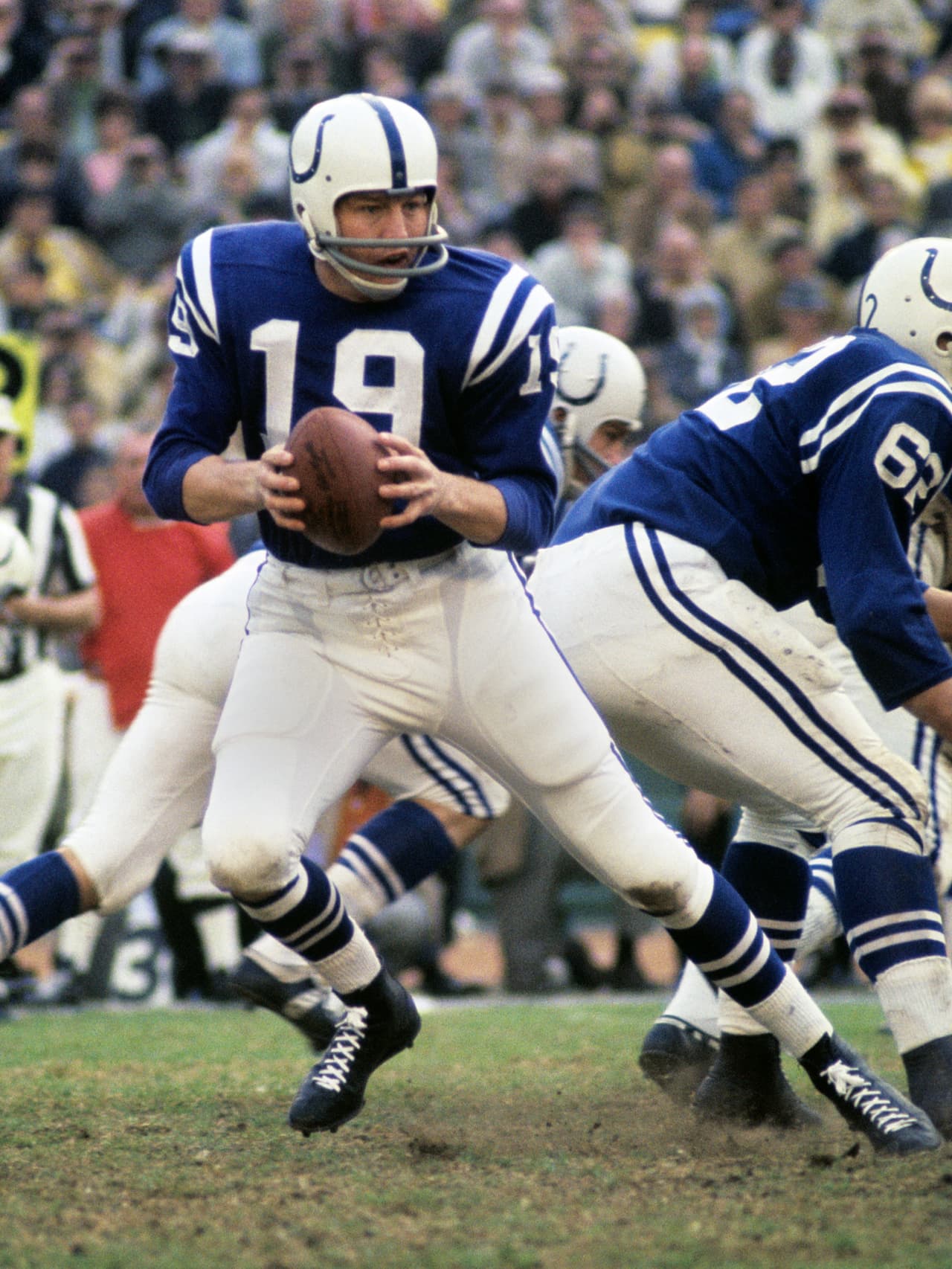 <b>#18: Johnny Unitas</b>
<br>40,239 yards (1956-1973)