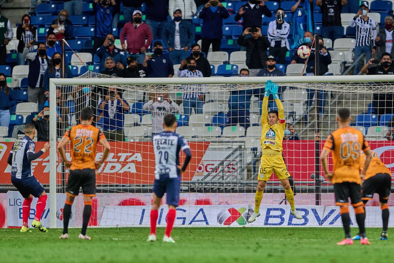 El Mellizo disparó sin dirección y erró su oportunidad.