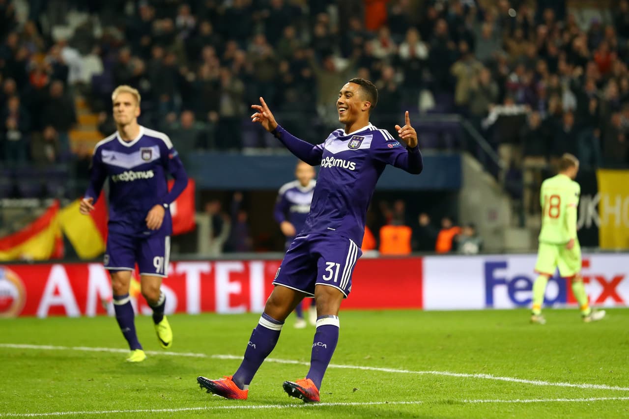15. Youri Tielemans (19 años - centro) - Mediocampista - Anderlecht