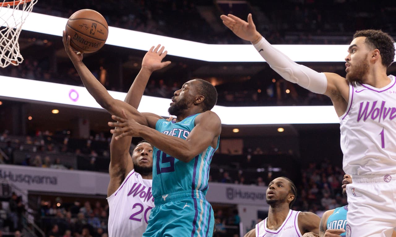 <b>Minnesota 106-113 Charlotte.</b> La espranza de un boleto para los Playoffs se mantiene viva para los Hornets (32-39) con esta victoria sobre un alicaído equipo de los Timberwolves (32-40) que suma su quinta derrota consecutiva y anunció que pierde a Derrick Rose por el resto del año (codo).