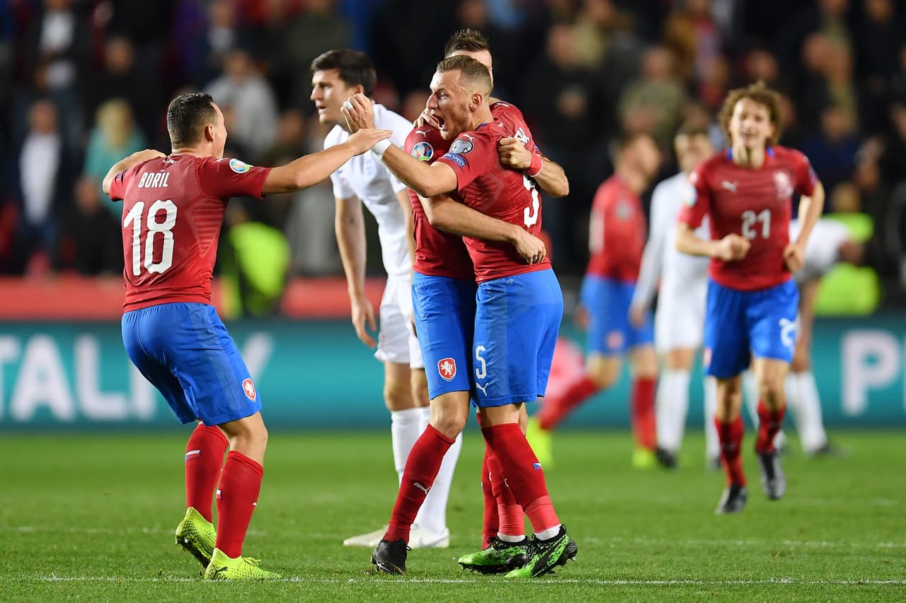 Ucrania 2-0 Lituania; Turquía 1-0 Albania; Portugal 3-0 Luxemburgo; Montenegro 0-0 Bulgaria; Islandia 0-1 Francia; República Checa 2-1 Inglaterra; Andorra 1-0 Moldavia.