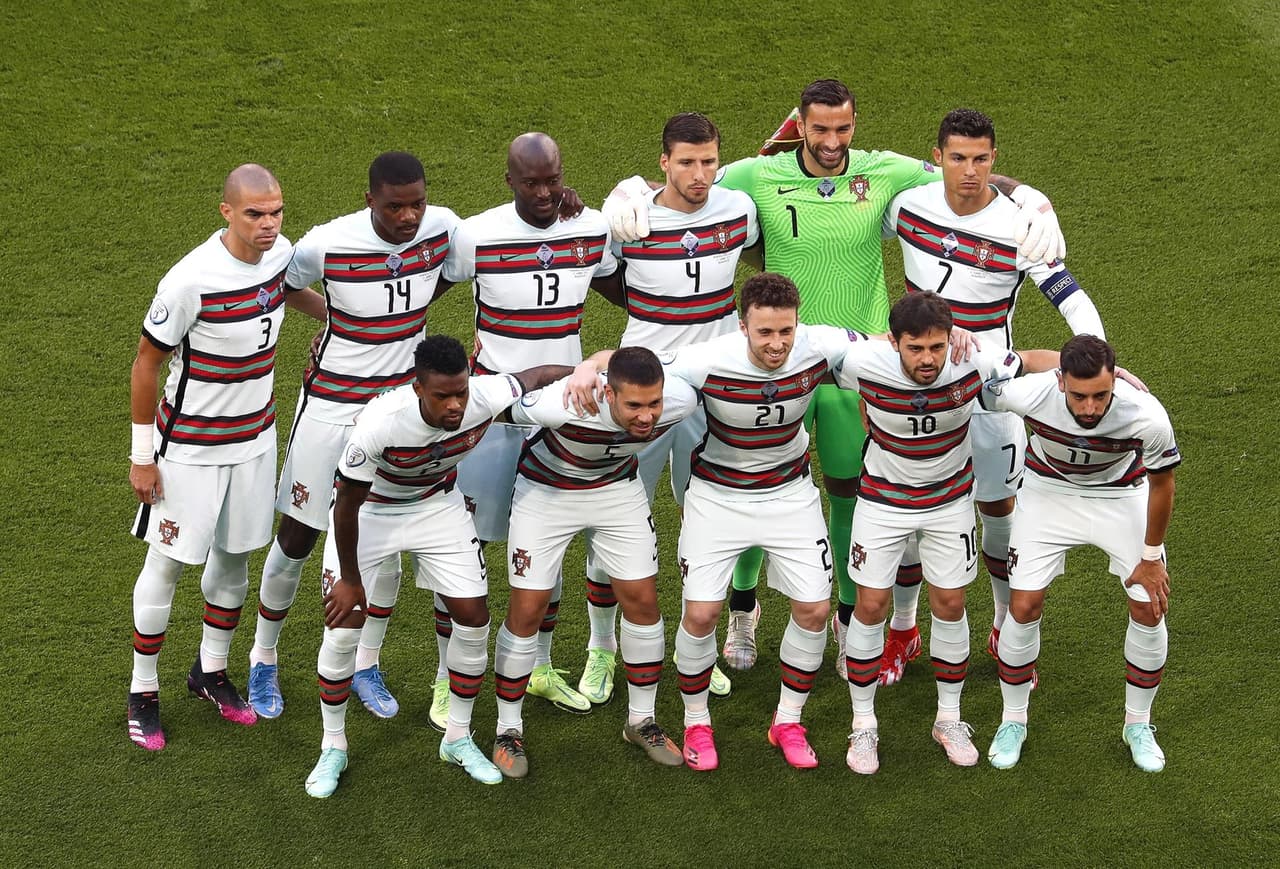 Portugal salva el resultado y derrota a Hungría 3-0 durante el partido del Grupo F en la Euro 2020. La primera parte del partido empataban a cero, pero Raphael Guerreiro ponía el primer tanto al minuto 84 y Cristiano Ronaldo se encargó de cerrar el partido con doblete, sumando los primeros tres puntos para los lusos.