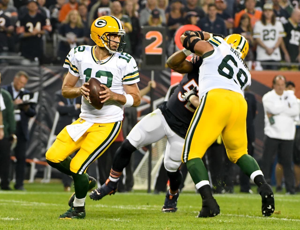 Chicago Bears y Green Bay Packers se enfrentan en el duelo inaugural de la temporada número 100 de la NFL; este enfrentamiento es la rivalidad más antigua de la liga.