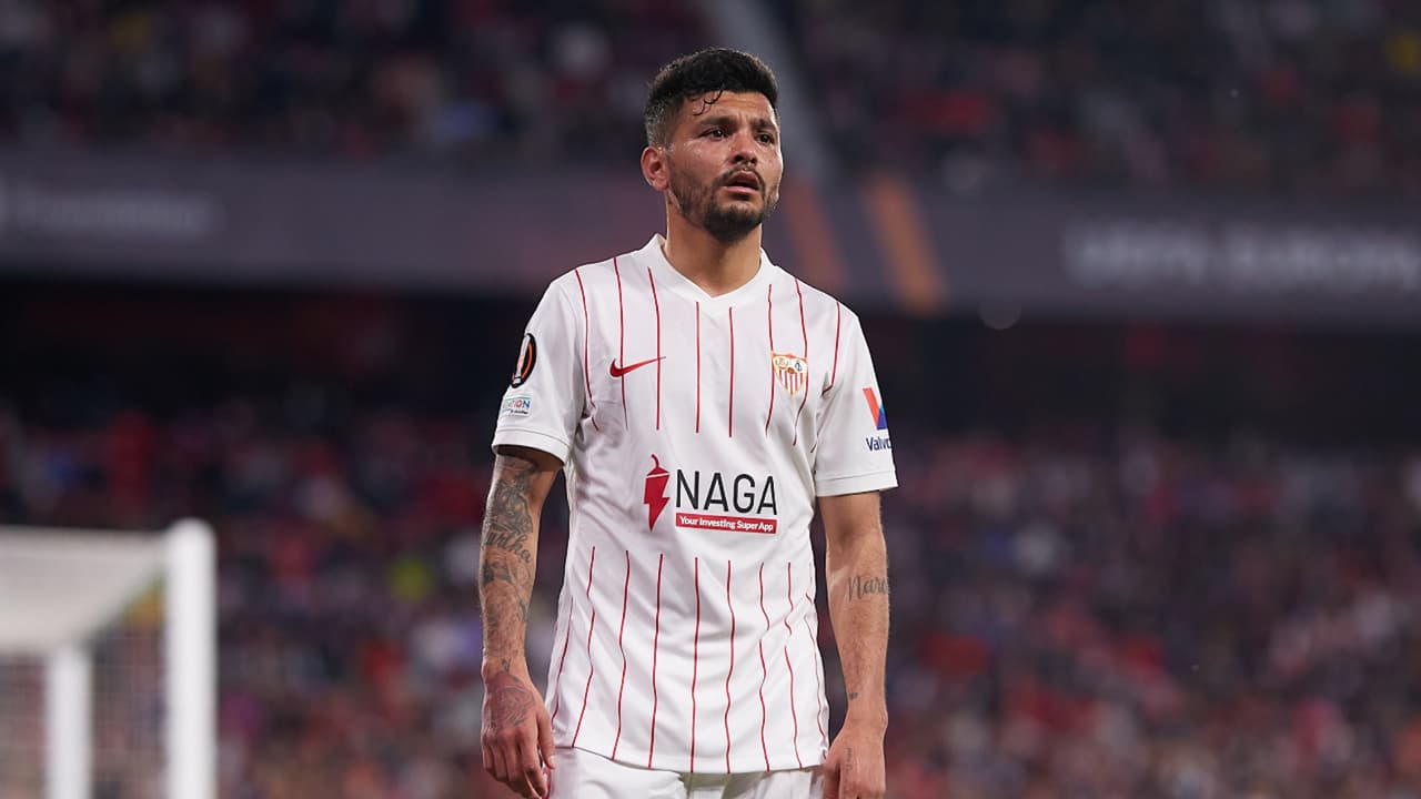 'Tecatito' Corona está transferible con Sevilla que tiene deuda de 90 millones de euros