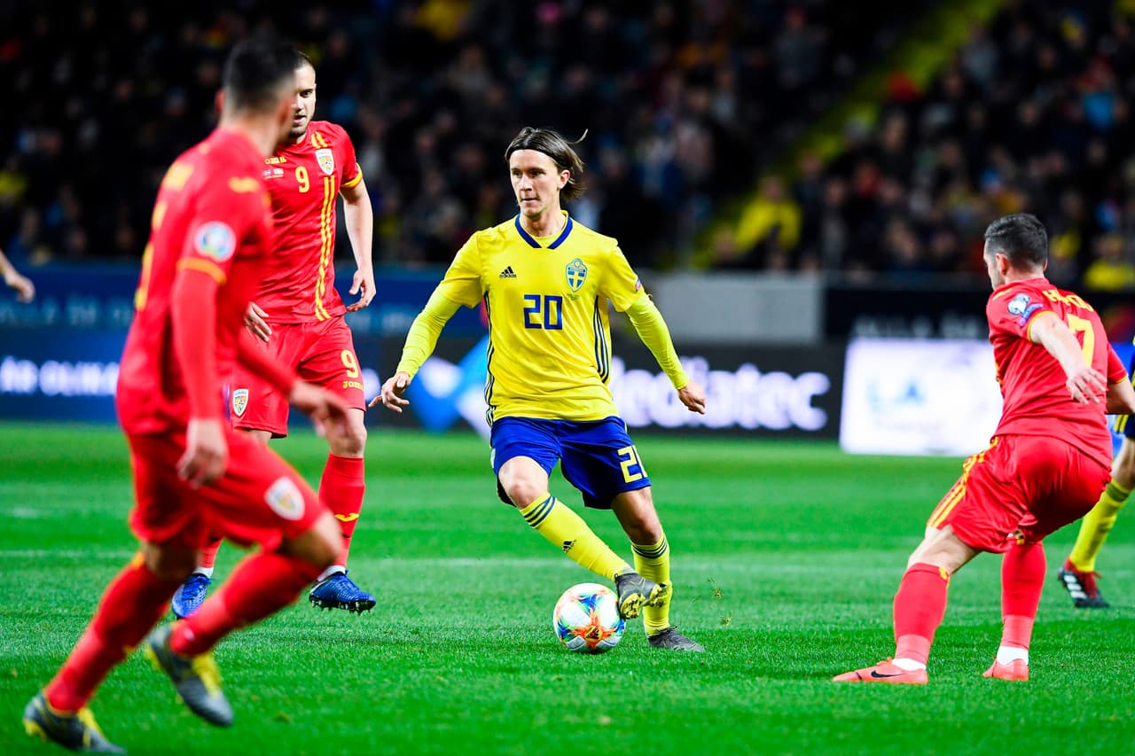 El juego se fue al descanso con el 2-0 y solo hasta el minuto 58 los rumanos consiguieron el descuento.