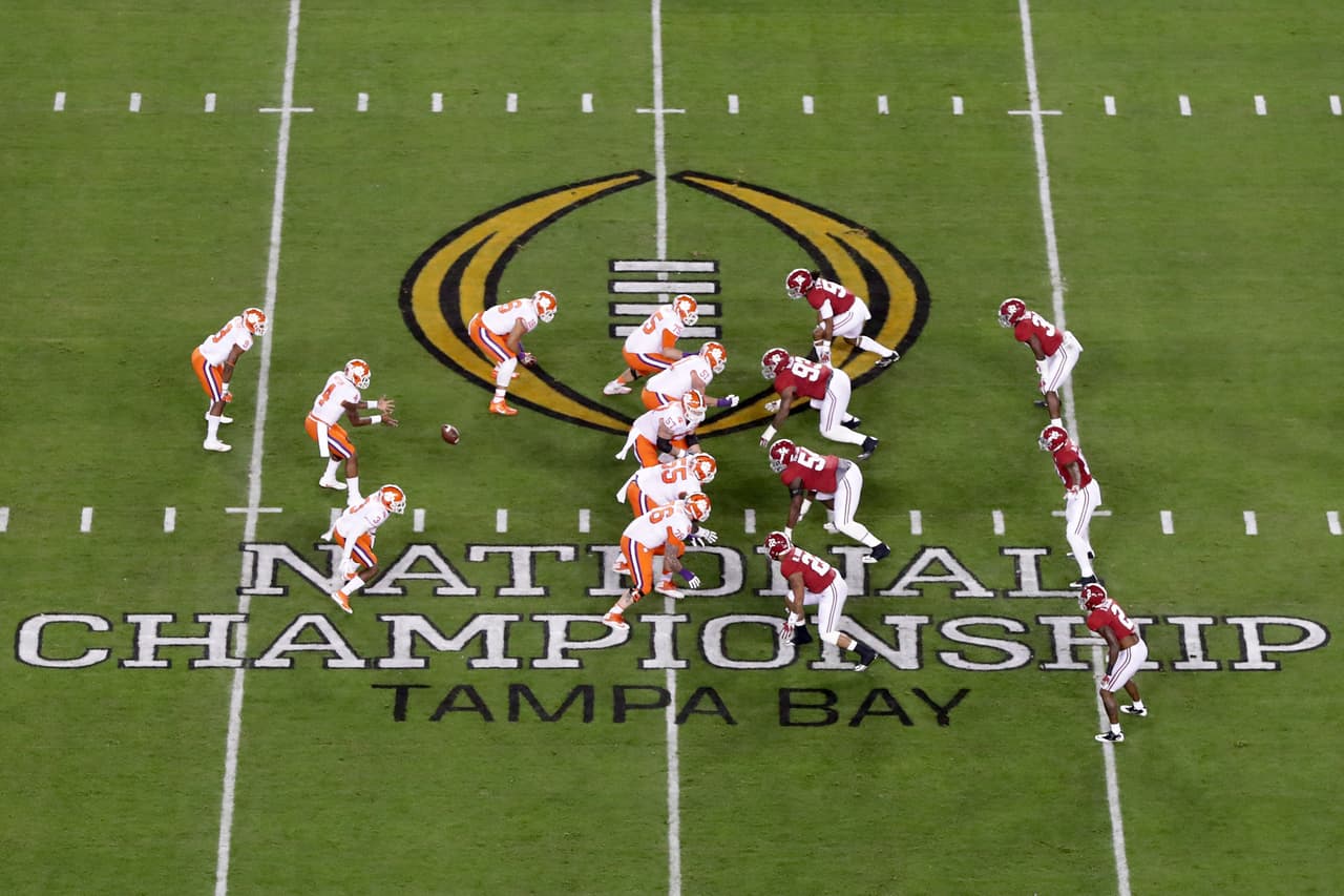 El juego se puso en marcha y de inmediato dejó ver que se trataría de una auténtica batalla aunque Alabama fue el que rompió el cero desde el primer cuarto.