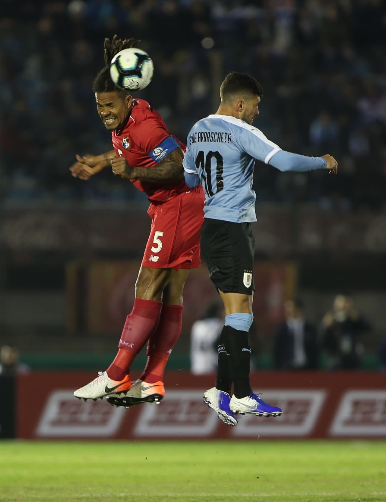 Los centroamericanos pretendían hacer daño con las jugadas a balón parado pero no fueron efectivas.