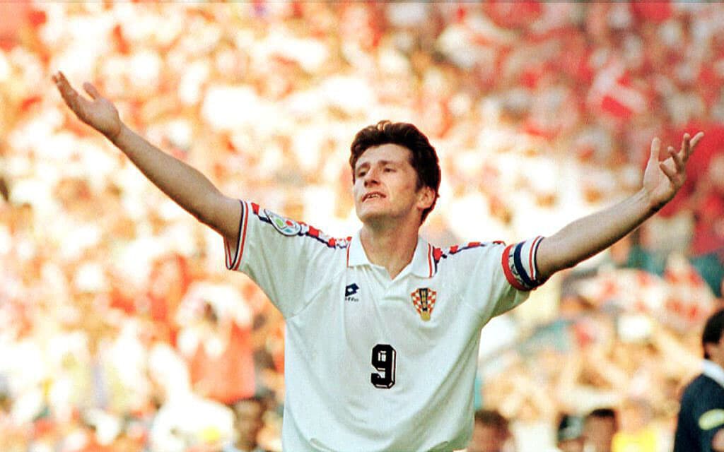 Davor Suker (Retirado) - Debutó con 16 años en el NK Osijek de Croacia y posteriormente pasó por grandes equipos de Europa, siendo el Real Madrid la cúspide de su carrera. Fue Botín de Oro en Francia 1998 donde llevó a la selección de su país a un meritorio tercer lugar.