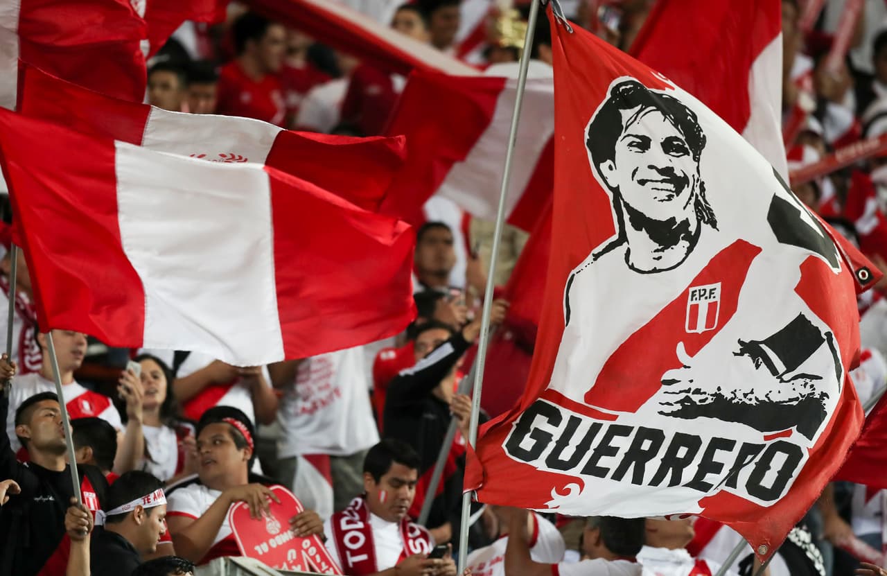 A pesar de su ausencia en medio de las acusaciones por dopaje, Paolo Guerrero estuvo en el sentimiento de los hinchas y de la plantilla. Él es gran responsable de este logro.