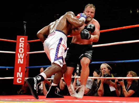 El sudafricano subió al ring con muy poca preparación, pero aguantó siete rounds de pie.