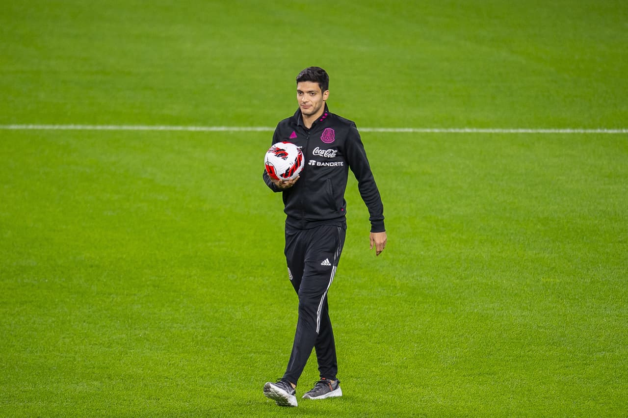 Raúl Jiménez causa baja para el partido de México vs Costa Rica