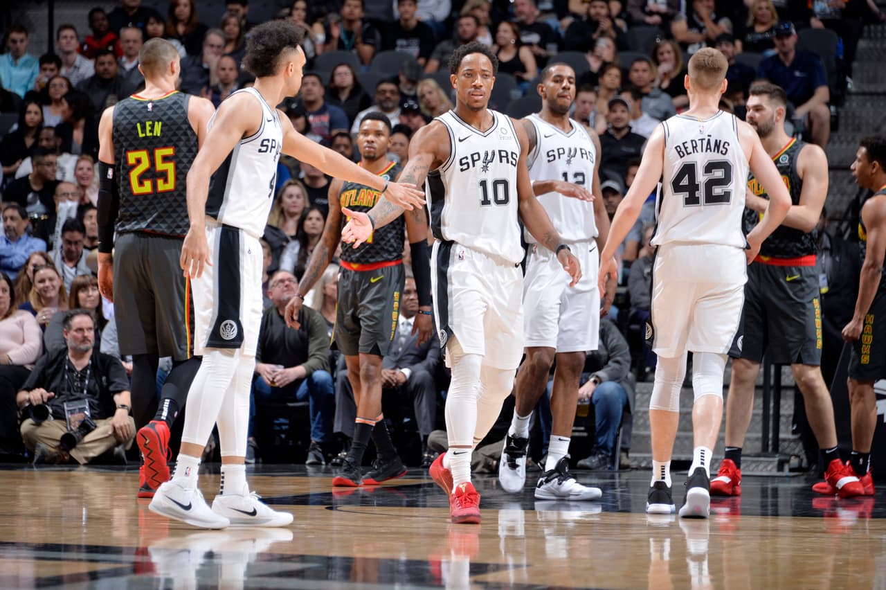 Para los texanos el mejor de la duela fue DeMar DeRozan con 29 puntos, siete rebotes y siste asistencias. Además, Derrick White (23 puntos) y Bryn Forbes (19 puntos) lo apoyaron en este nuevo triunfo.