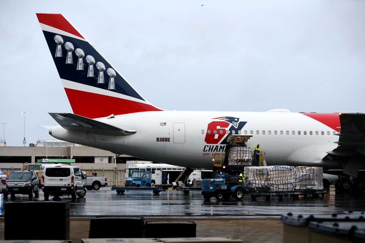 Hace un par de días, los Patriots, único equipo de la NFL con avión propio, apoyaron al gobierno de Estados Unidos, principalmente al estado de Boston con material de alta calidad proveniente de China.