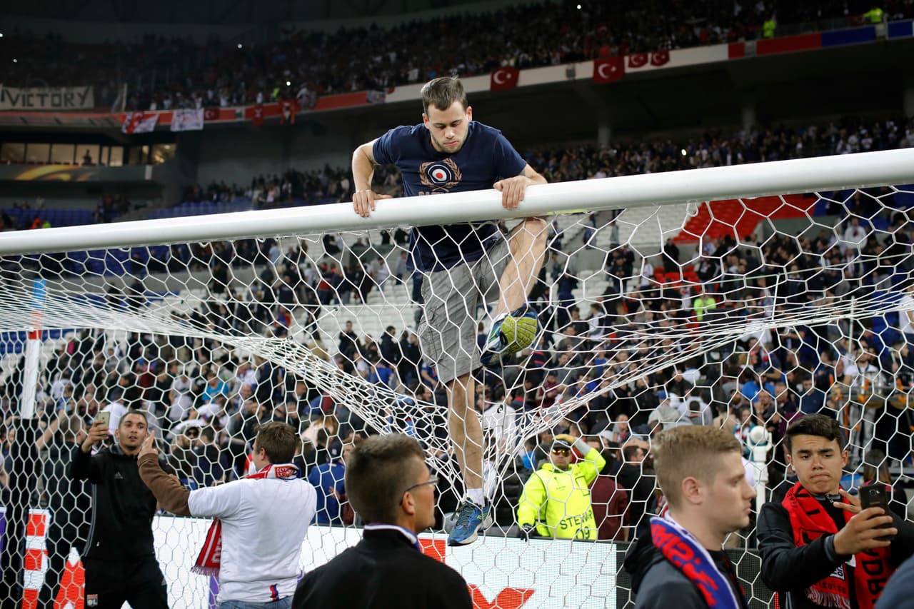 Asimismo, imputó al Lyon de una "organización insuficiente", especialmente evidente en la separación de ambas hinchadas.