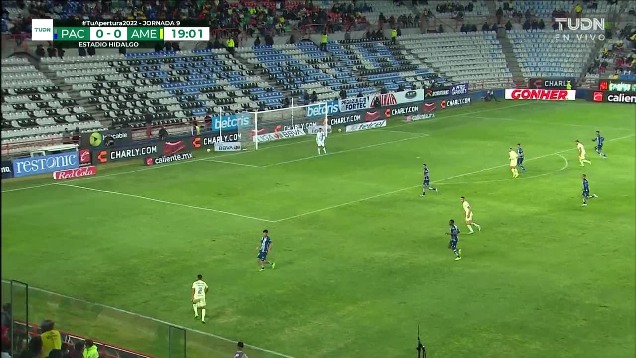 ¡TIRO ATAJADO! disparo por Richard Sánchez.