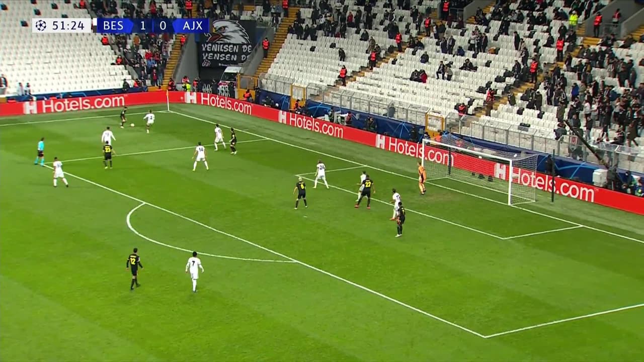 ¡TIRO ATAJADO! disparo por Steven Berghuis.