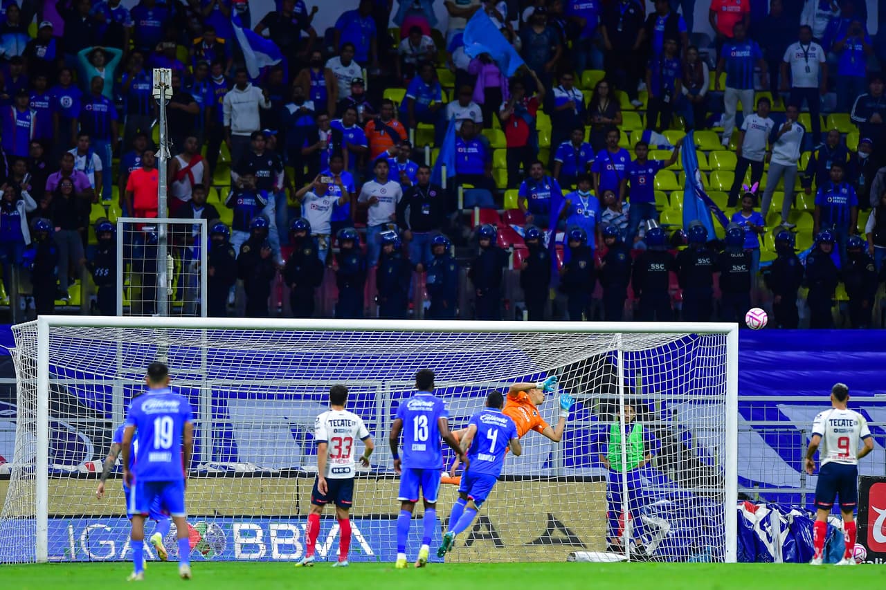 Cruz Azul y Rayados empataron 0-0 y dejaron todo para la vuelta en Cuartos de Final.