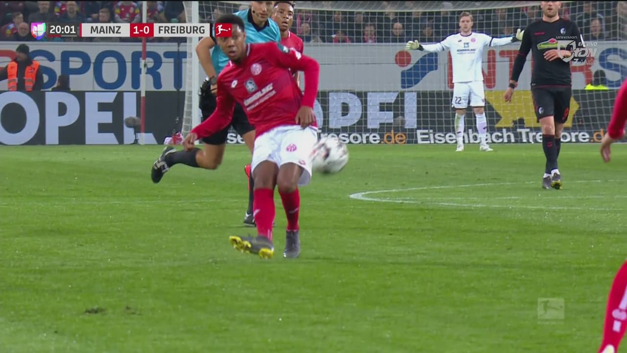 Grosero error de Schwolow y el Mainz se pone 1-0 en el marcador sobre Friburgo