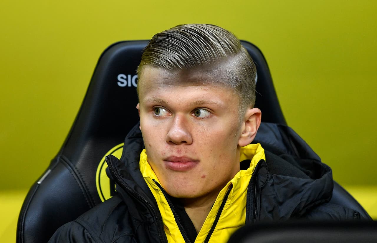 Al ir en crecimiento, este joven decide dejar el RB Salzburg y los rumores crecían, sin embargo decide irse al Borussia Dortmund.