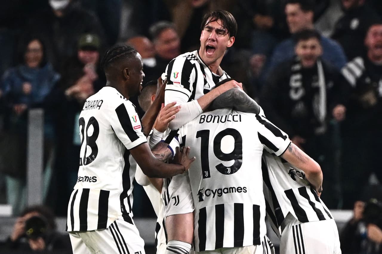 Juventus ganó 3-0 en el global a la Fiorentina para avanzar a la Final de la Coppa Italia donde jugará el Clásico ante Inter de Milán; goles de Bernardeschi y Danilo ante La Viola.