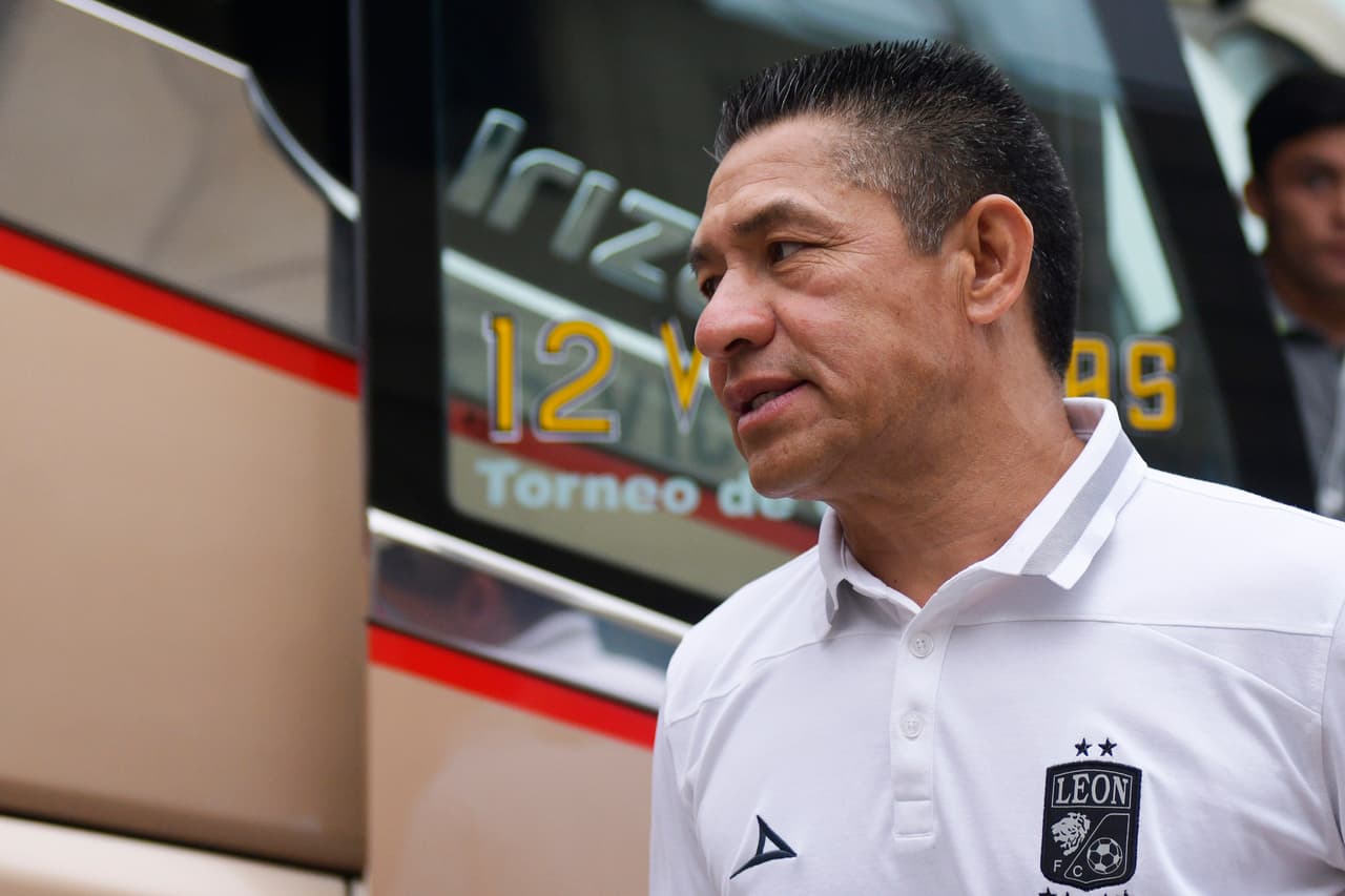 Aficionados de Tigres, mayoritariamente, y del León, tomaron por 'asalto' las inmediaciones del Estadio Universitario para atestiguar el juego de Ida de la Final del Clausura 2019 de la Liga MX en Monterrey. Se esmeraron y le pusieron un fantástico ambiente.