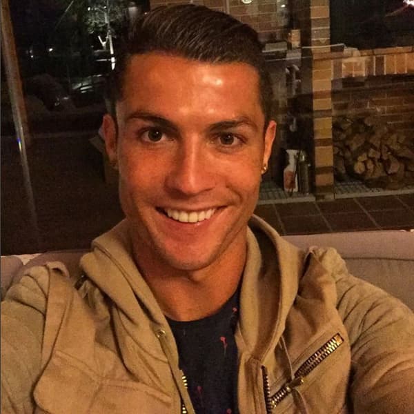 Cristiano Ronaldo sonrió para sus seguidores en redes sociales.