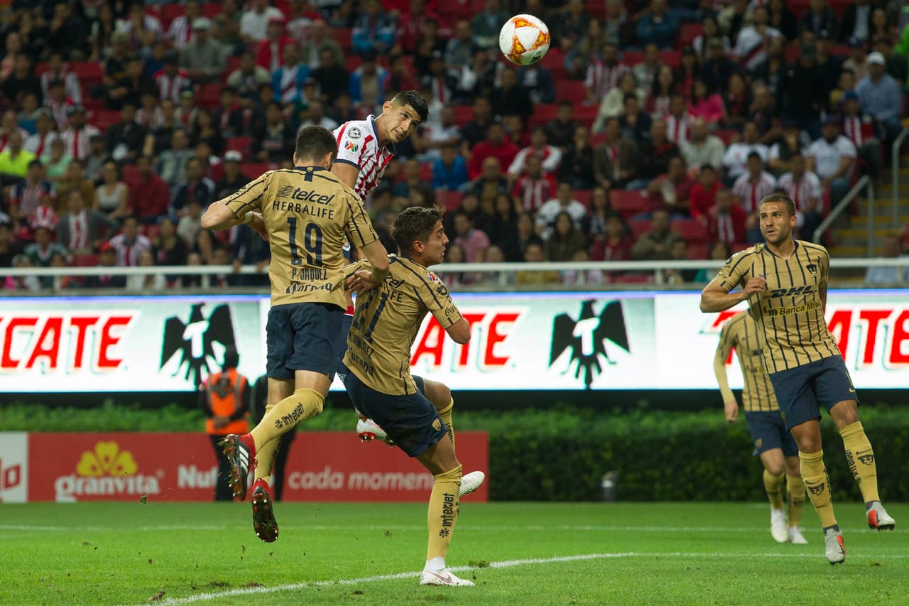 Hasta que vino el 1-1 a los 10 minutos. Ahora sí, en perfecta posición, Pulido remató con la cabeza un tiro de esquina para poner los cartones igualados y con esperanzas para los de casa.