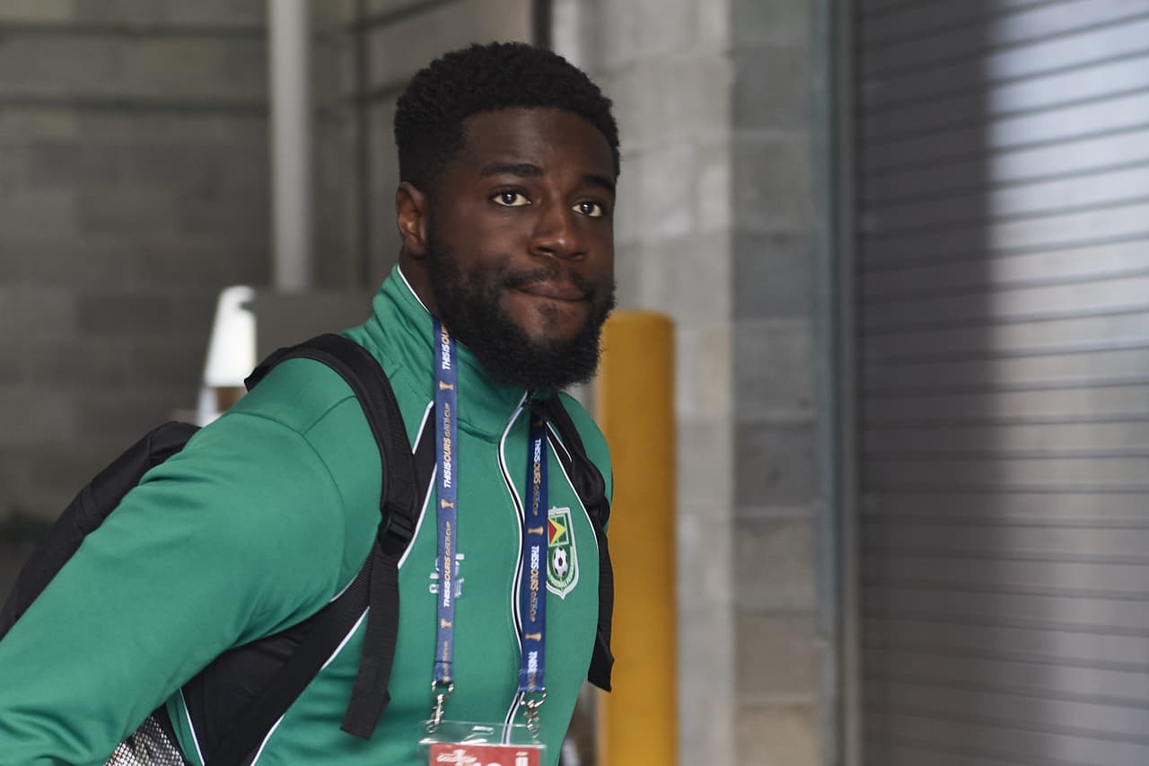 Tremendo ambiente y colorido estaban ya armando las aficiones de cuatro selecciones en medio de una doble cartelera en Children's Mercy Park, en Kansas City, Kansas. Para abrir bocado, Trinidad y Tobago se juega el honor ante Guyana, y más tarde Panamá y Estados Unidos por la cima del Grupo D de la Copa Oro. También captamos la llegada de los jugadores trinitarios y guyanenses para su cotejo.