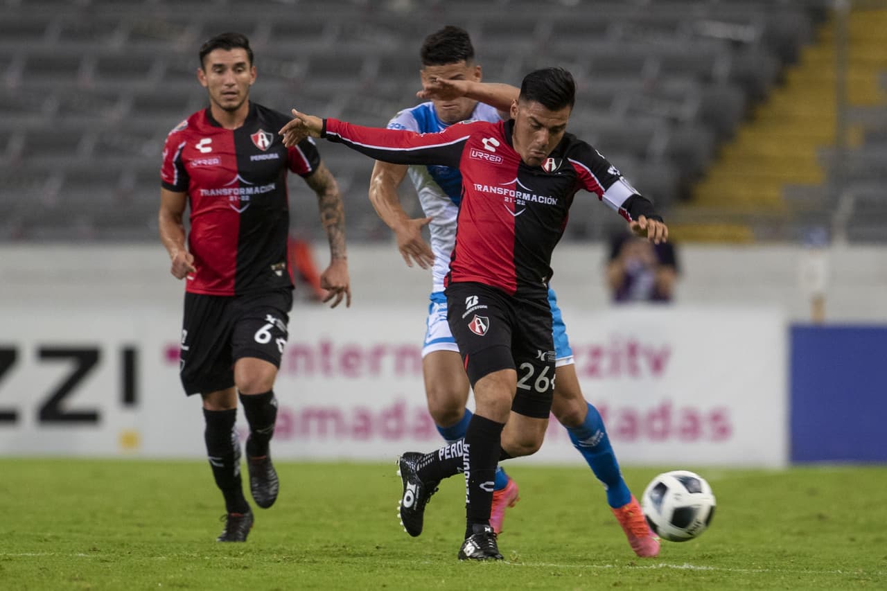 Con un solitario gol de Christian Tabó al final del primer tiempo, Puebla le pega 0-1 al Atlas y rompen con su racha de seis partidos sin ver la derrota.