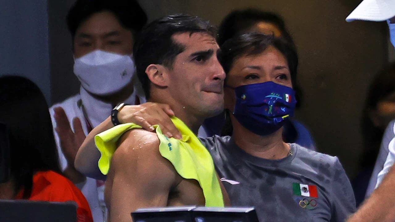 Rommel Pacheco se despide ovacionado y entre lágrimas