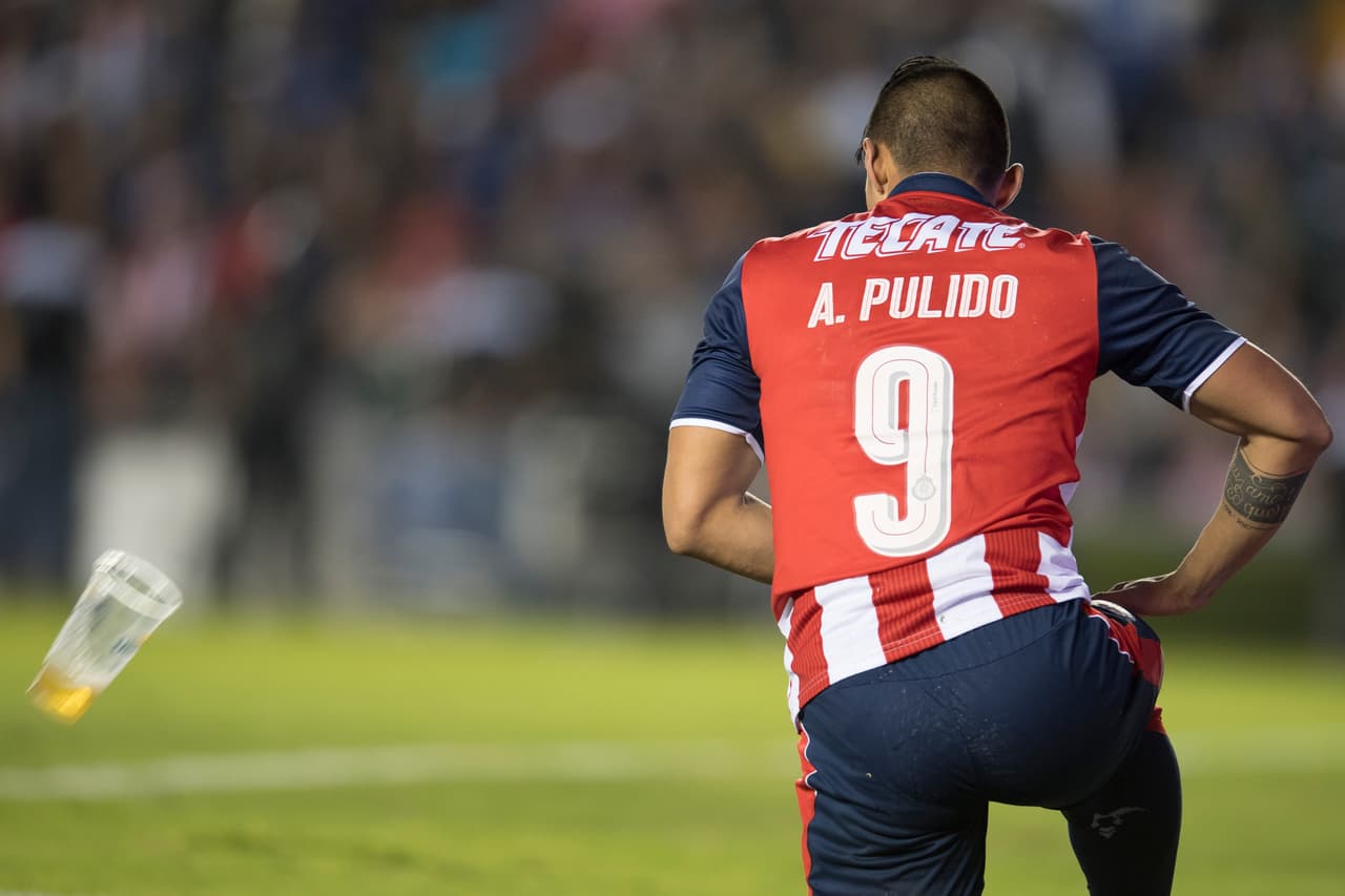 <b>Ya son más de 300 minutos de Alan Pulido sin anotar gol</b> ¿Le pasará lo mismo que al Chicharito?