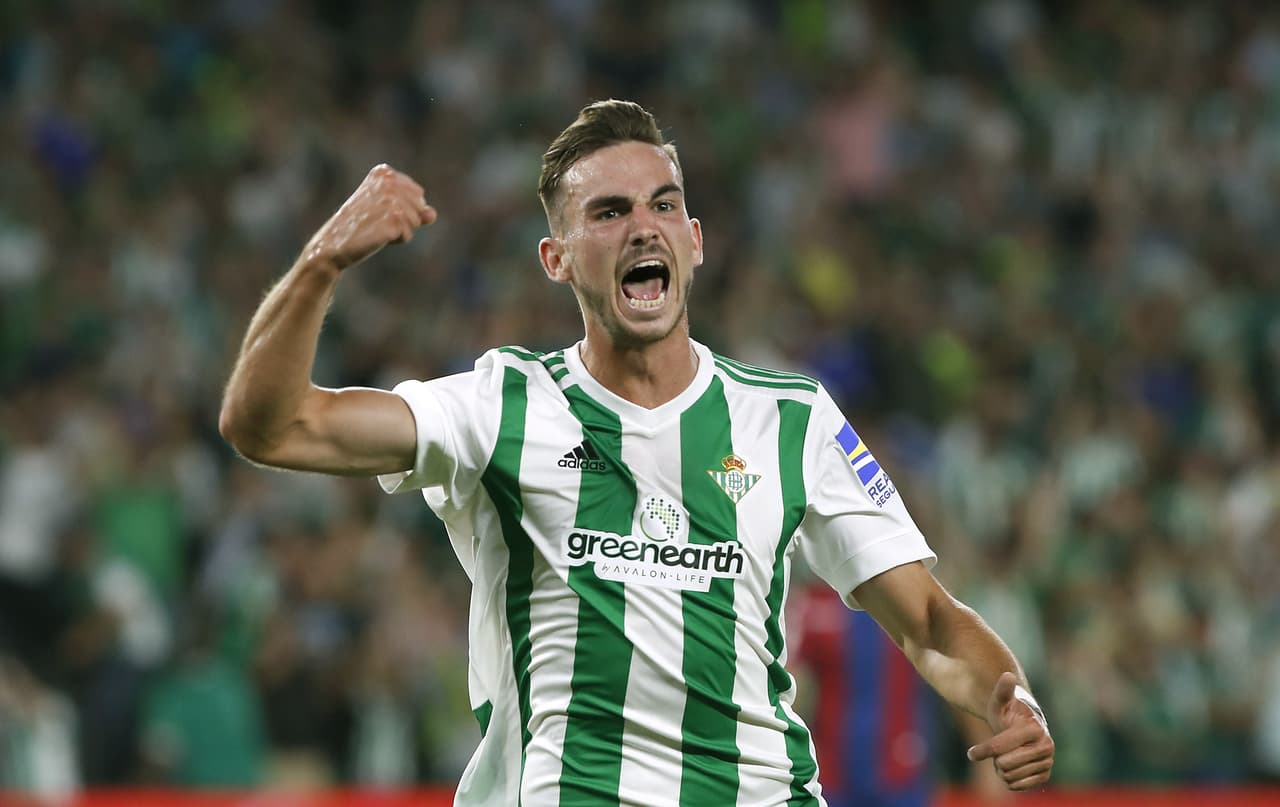 La ventaja aumentaría gracias al canterano Fabián Ruiz, que tras una corrida desde mitad del campo llegó hasta el borde del área y sacó un zurdazo imposible para Raúl Fernández.