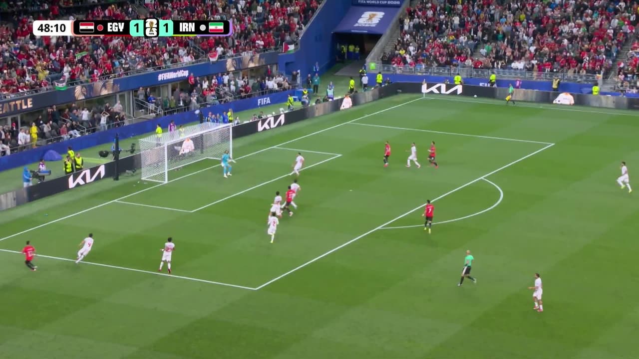 ¡TIRO ATAJADO! disparo por Trezeguet.