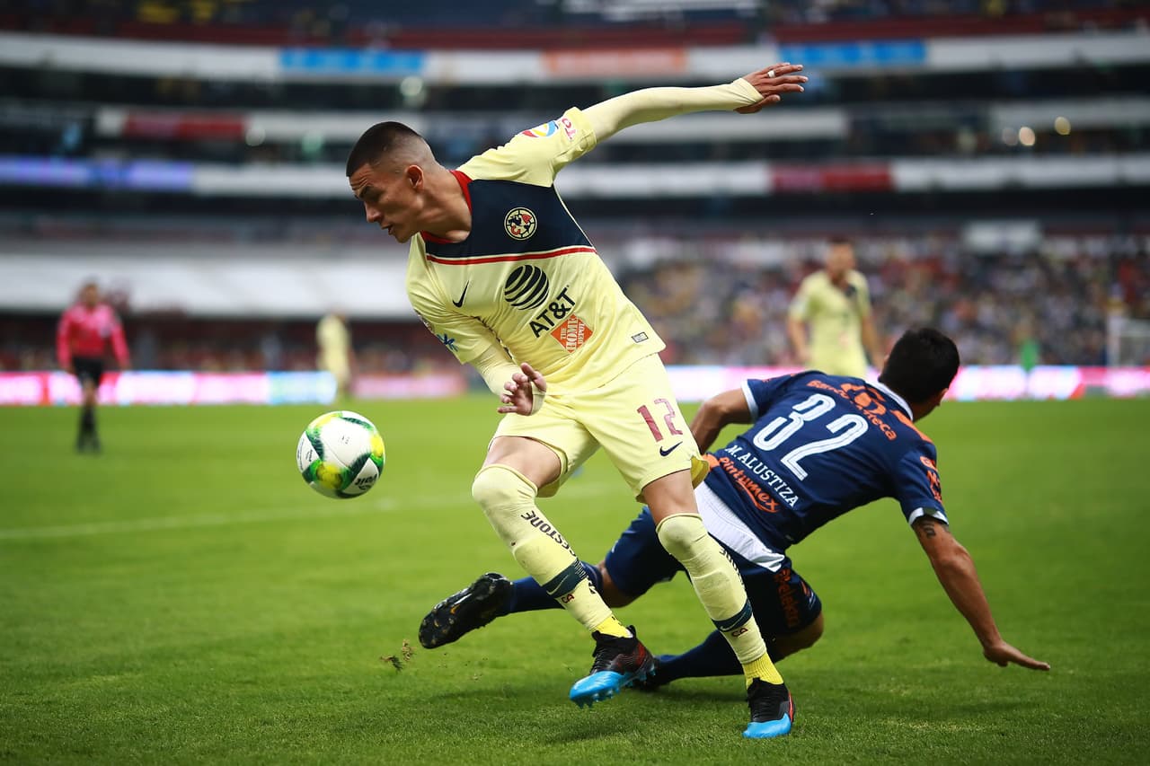 Durante los ultimos 20 minutos del encuentro los locales tuvieron el balón pero no encontraban el gol y los visitantes se dedicaron a defender con las 'garras' el empate pero defendían en su propia área.