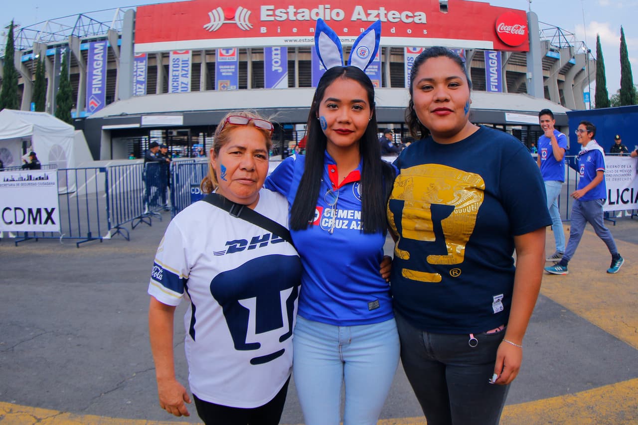 Los fanáticos de Cruz Azul y Pumas listos para el juego en el Estadio Azteca por la Jornada 15 del 
<a href="https://www.univision.com/deportes/futbol/liga-mx/*">Clausura 2019</a>.