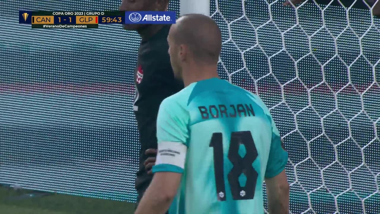 ¡TIRO ATAJADO! disparo por Andreaw Gravillon.