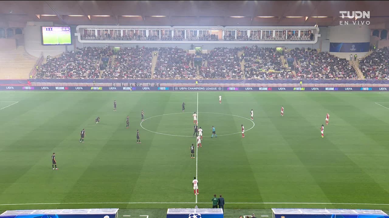 Arranca el partido y la pelota está en juego.