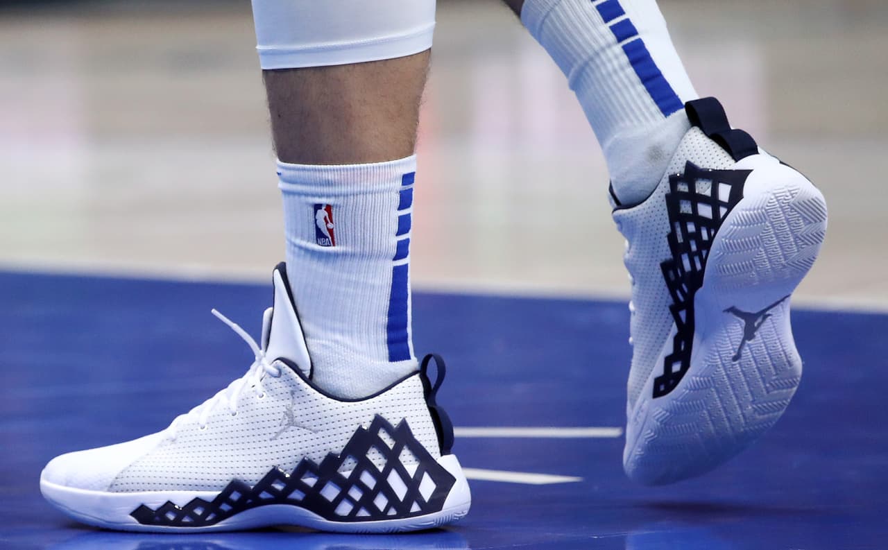 Los tenis Nike de Luka Doncic #77 de Dallas Mavericks.