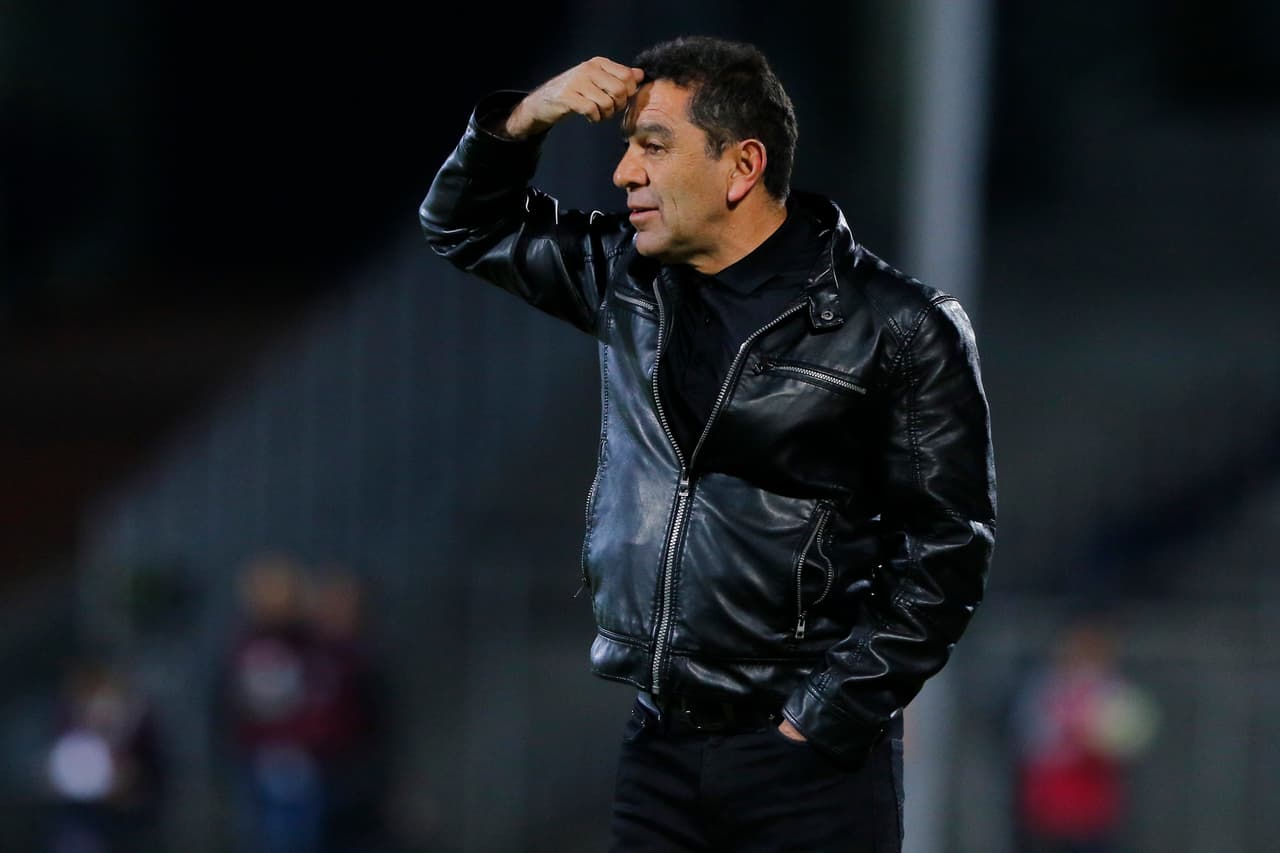 No así David Patiño, entrenador de los universitarios, pues en un par de ocasiones su equipo estuvo en peligro de conceder un gol, pero al descanso los equipos se fueron 0-0.