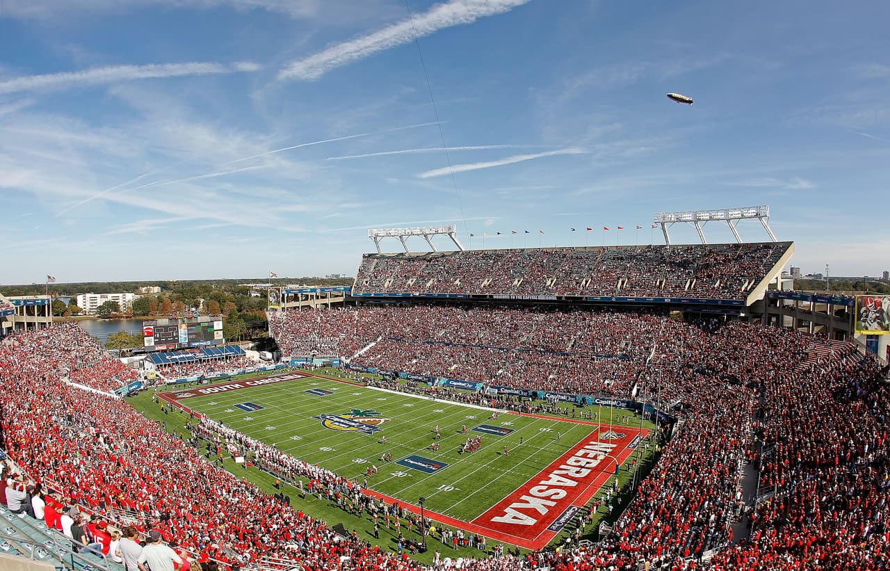 El Citrus Bowl Stadium tiene una capacidad de 70 mil 188 espectadores y fue abierto en 1936.