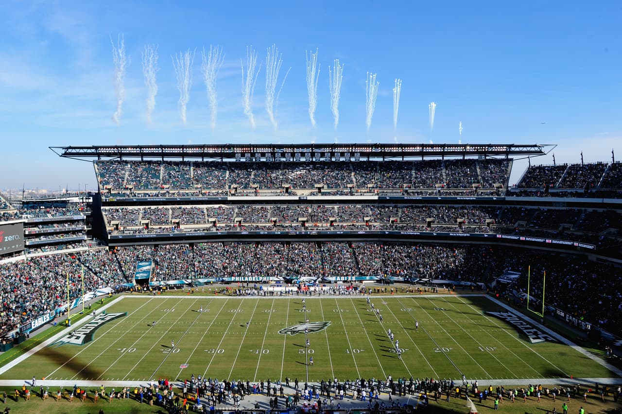 El Lincoln Financial Field tiene capacidad para 68 mil 532 espectadores y se inauguró el 3 de agosto del 2003 con un costo de construcción de $ 512 millones.