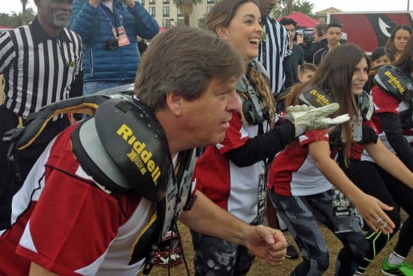Miguel 'Piojo' Herrera jugó 'Tocho Bandera' en Phoenix como parte del programa de NFL ,'Play 60', el DT por un momento se convirtió en coach y se olvidó del soccer. 