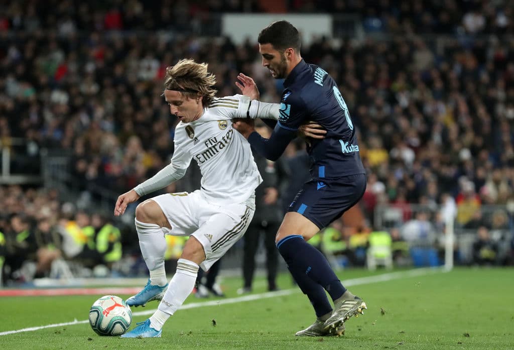 Con goles de Karim Benzema, Federico Valverde y Luka Modric, el Real Madrid sigue con la presión sobre el Barcelona.