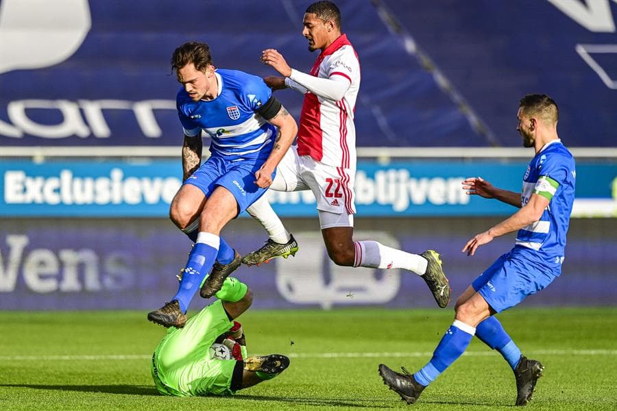 Ajax derrota tranquilamente al PEC Zwolle con marcador de 2-0 en la Eredivisie. David Neres abrió el marcador al minuto 28 del encuentro, el cual se encargó de cerrar Nicolás Tagliafico y darle la victoria a los de Amsterdam, durante la Jornada 26. El mexicano Edson Álvarez fue titular y se colocan en la cima con 63 puntos.