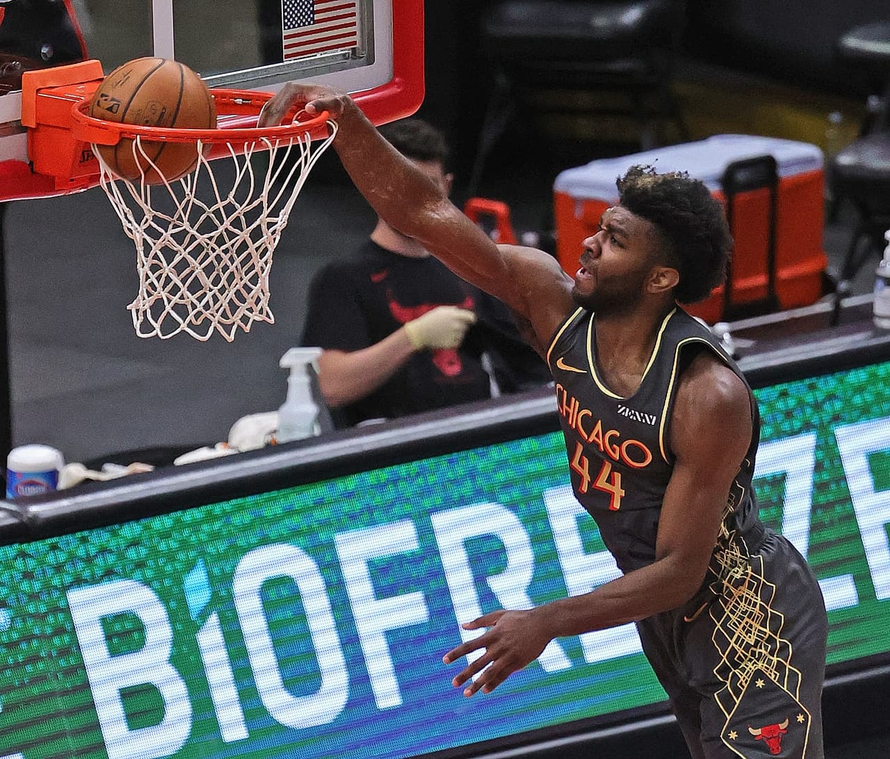 Vucevic guía la victoria de los Bulls con un doble-doble