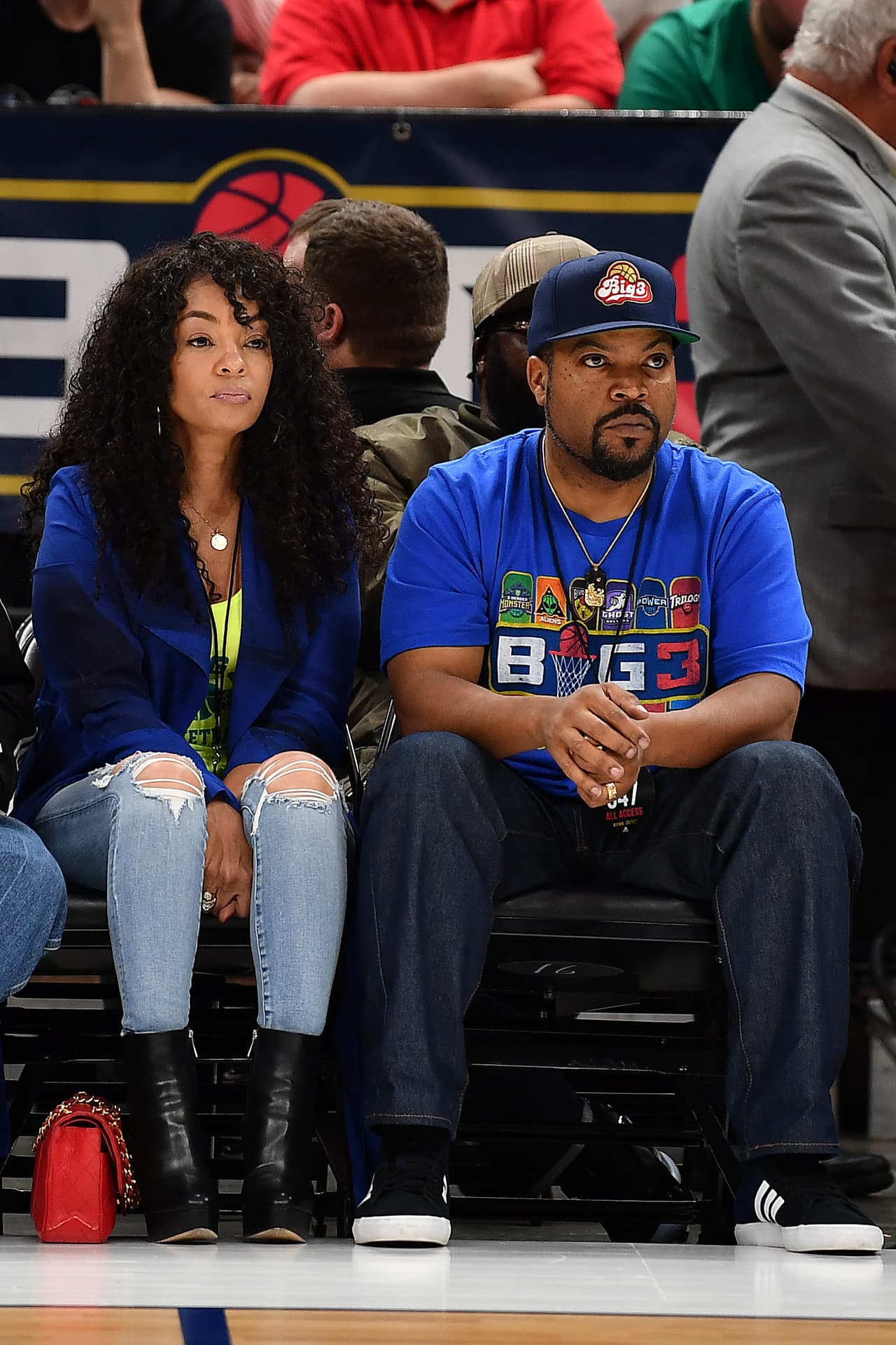 La calidez de los fanáticos, la energía y belleza de las animadoras y la presencia del rapero Ice Cube, confundador del torneo, le dio color al comienzo del Big 3, torneo que tiene en acción a varios exjugadores de NBA en duelos de 3 por 3.