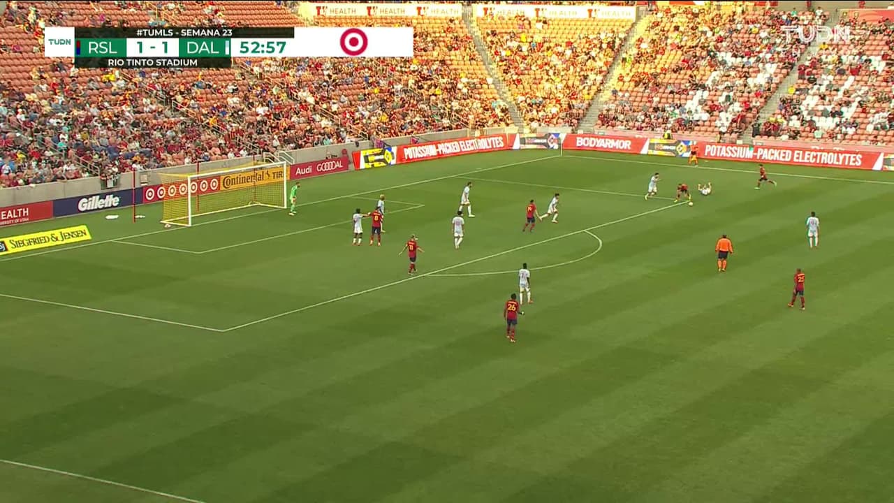 ¡GOL!  anota para Real Salt Lake. Jonathan Menéndez