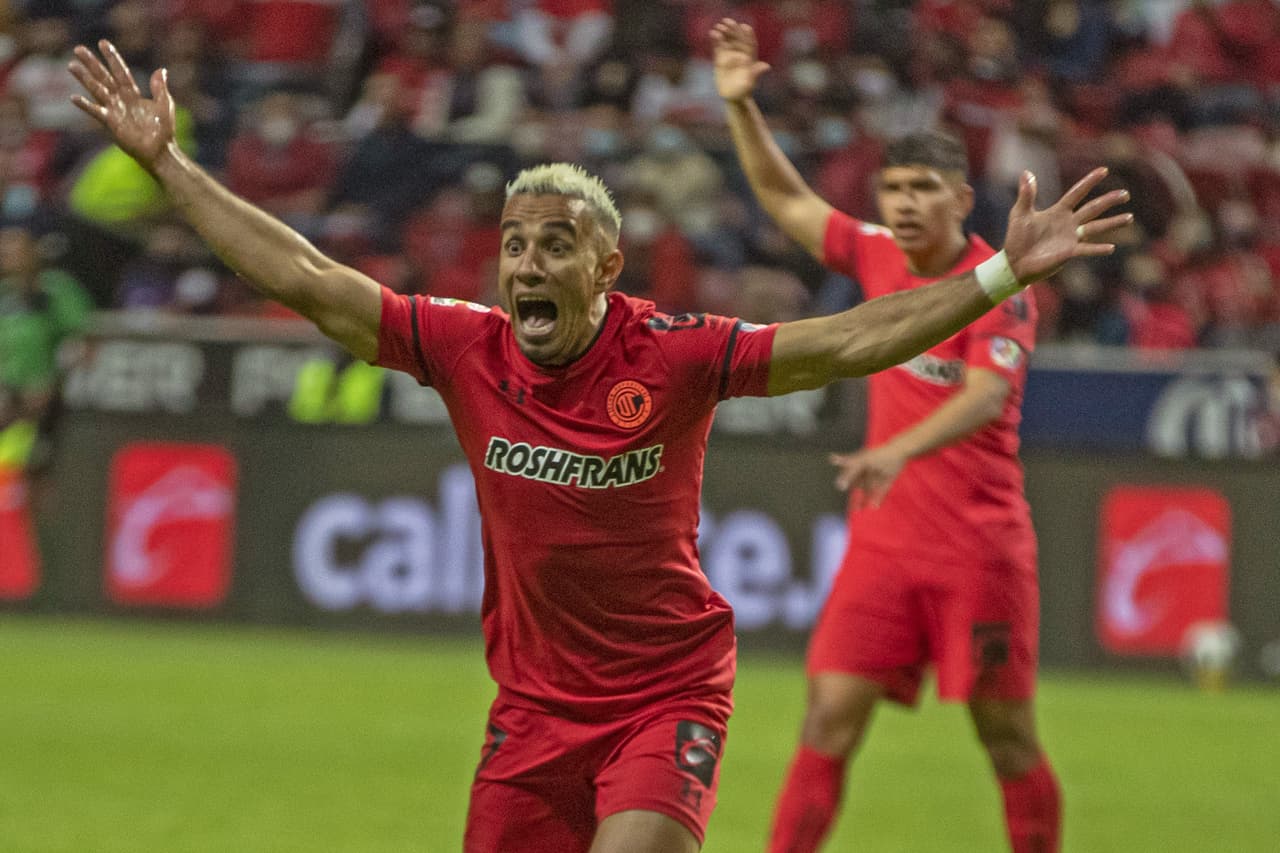 Ambriz se pronuncia sobre la ausencia de Leo Fernández