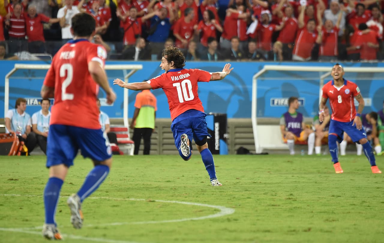 Tiene dos mundiales en su haber: el de Sudáfrica 2010 y el de Brasil 2014, donde le anotó gol a Australia en fase de grupos.