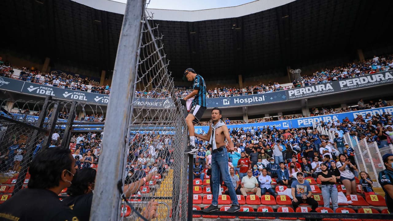 Gobernador de Querétaro dice que Gallos deberá responder por violencia